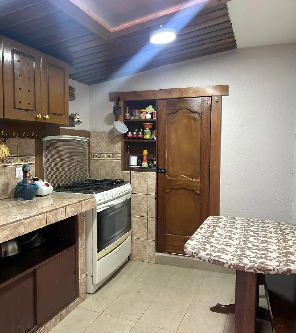Casa De Campo En Sector Exclusivo Cuenca